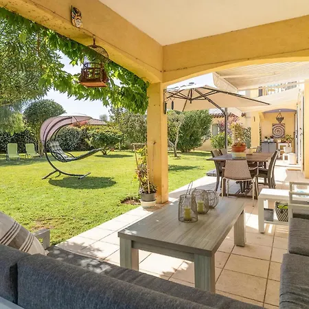 Stunning In Saint-raphael With Private Swimming Pool, Be Inside Or Outside Holiday home