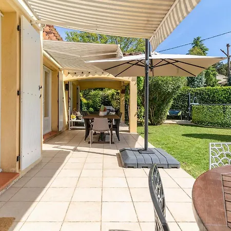 Stunning In Saint-raphael With Private Swimming Pool, Be Inside Or Outside Holiday home